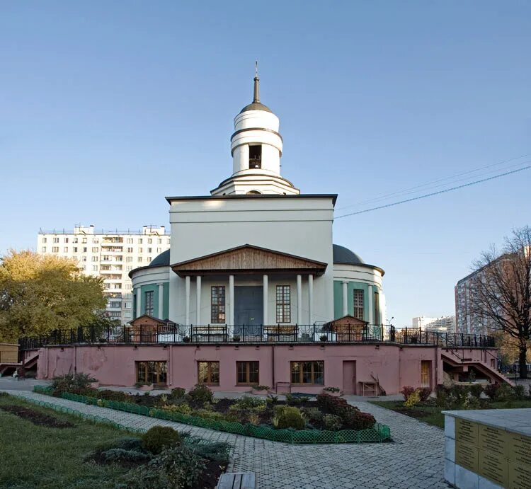 Иннокентия в бескудникове. Храм святителя иннокентия московского южно-сахалинск. Часовня иннокентия, митрополита московского. Церковь святителя иннокентия. Храм святителя иннокентия московского.