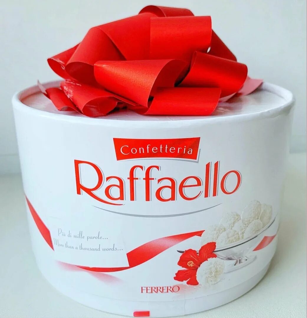Сколько гр в рафаэлло. Коробка рафаэлло. raffaello коробка. рафаэлло большая коробка. большая коробка раыаэллы.