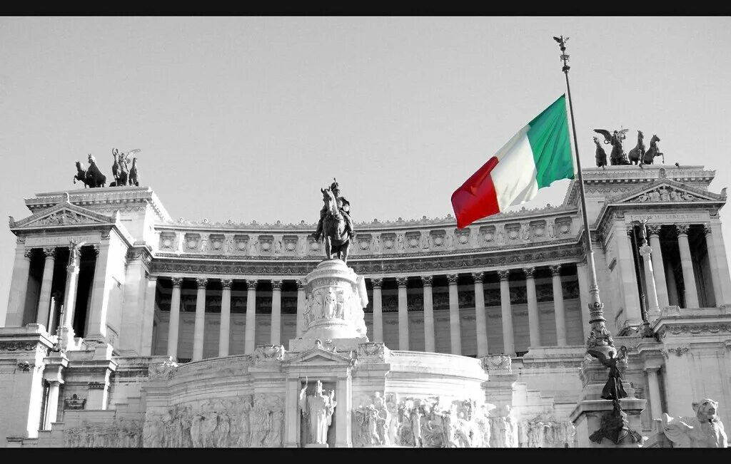 Италия рим флаг. Рим витториано колонна. Флаг нац италии. Палаццо спада в риме. Галерея спада франческо борромини.