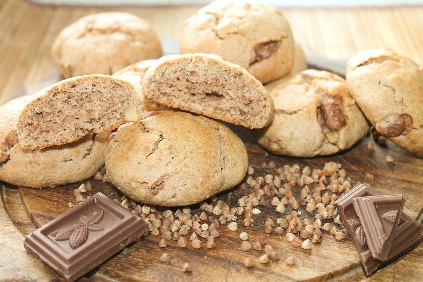 Печенье из гречневых хлопьев. Печенье из гречневой муки. Печенье из гречки. Гречневое печенье без глютена. Печенье из гречки.