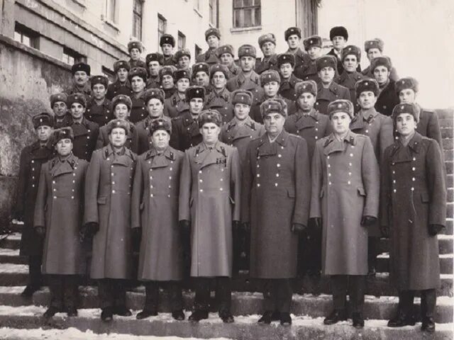 Советские офицеры в шинелях ВОВ. Офицерская шинель. Серый СССР. Серая Офицерская форма 67 год.