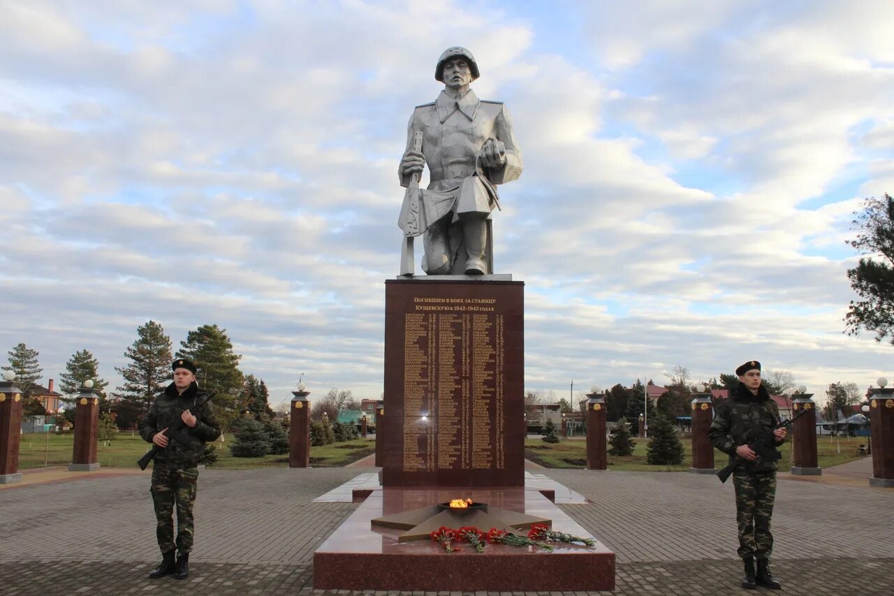 Парк Победы Кущевская. Парк Победы в ст Кущевской. Парк 30 летия Победы ст Кущевской. Памятник труженикам тыла Кущевская.