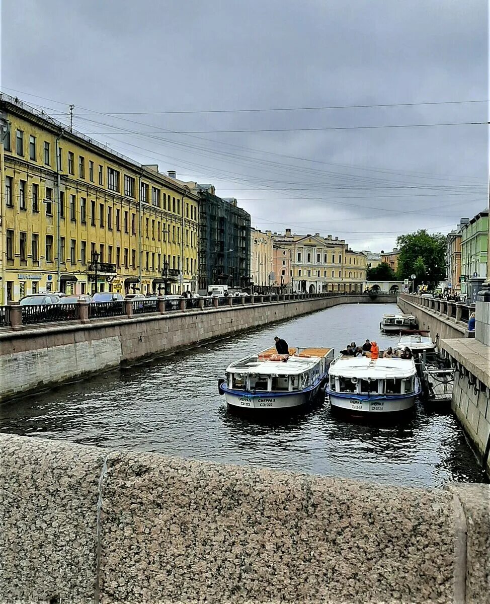 Дождливый невский проспект. Питер нева пасмурный. Дождь в питере. Петербург дождь невский. Исаакиевский собор потоп.