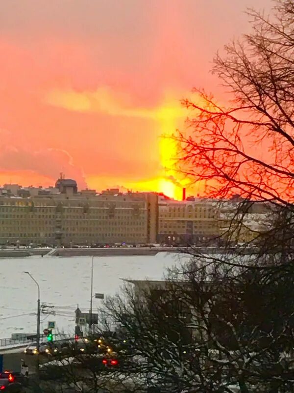 Отключили свет спб. Столб метро спб. Блэкаут спб 2010. Почему нет света спб. Нет света в петербурге.