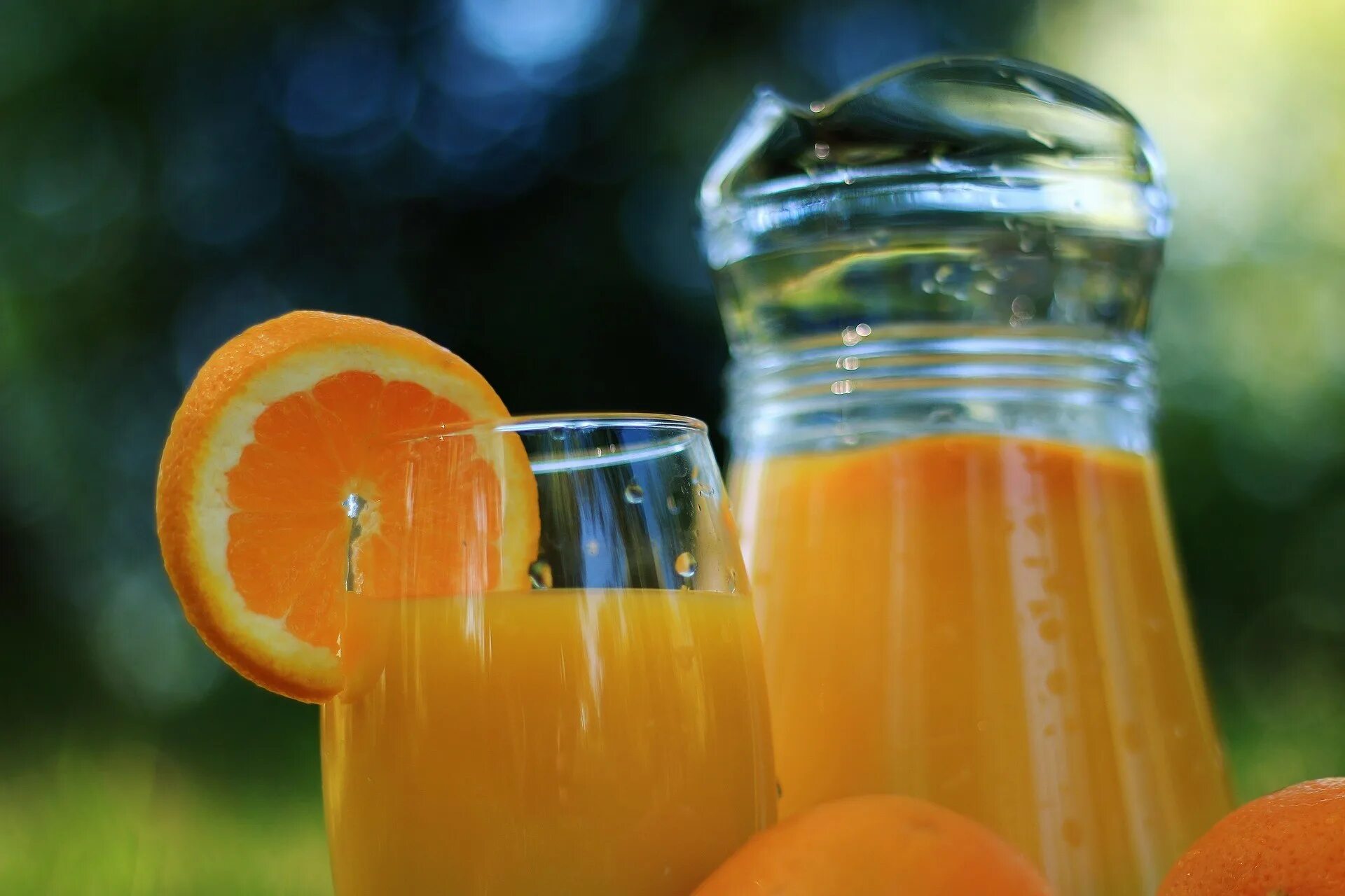 Апельсиновый сок. Свежевыжатый апельсиновый сок. Апельсины для сока. Свежевыжатые соки апельсиновый.