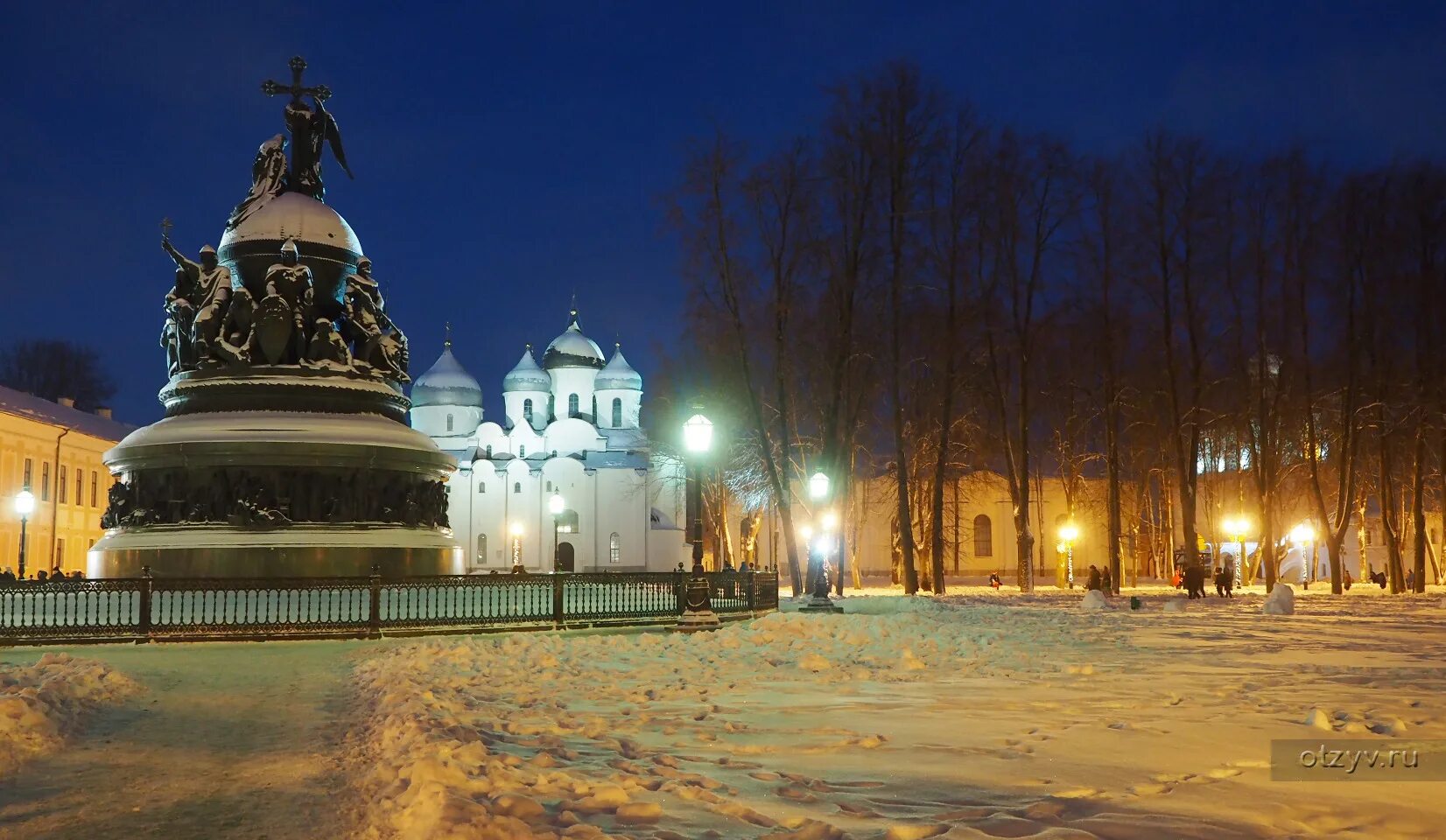 Великий новгород тюмень. Зимний Кремль Великий Новгород. Великий Новгород Кремль зима. Великий Новгород зимой. Великтй Новгород Кремлевская площадь.