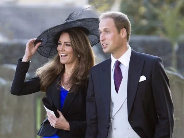 Prince William surprises emotional fans holding vigil for Diana outside his home