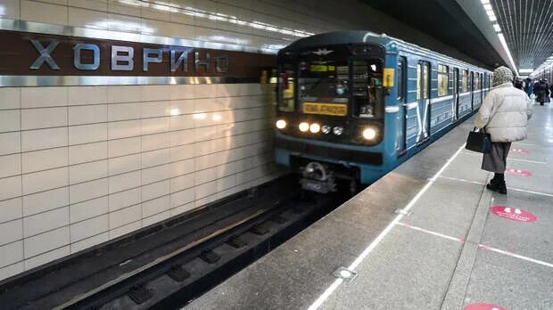 Коллапс в метро спб. Номерной 81-717. Поезда на зеленой ветке. Москва 2020 на замоскворецкой линии. Стоят поезда на зеленой ветке.