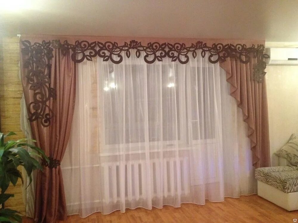 Ламбрекены для штор в зал. Ламбрекены для штор. Угловые шторы для зала. Ламбрекены для штор. Шторы классика на 2 окна.