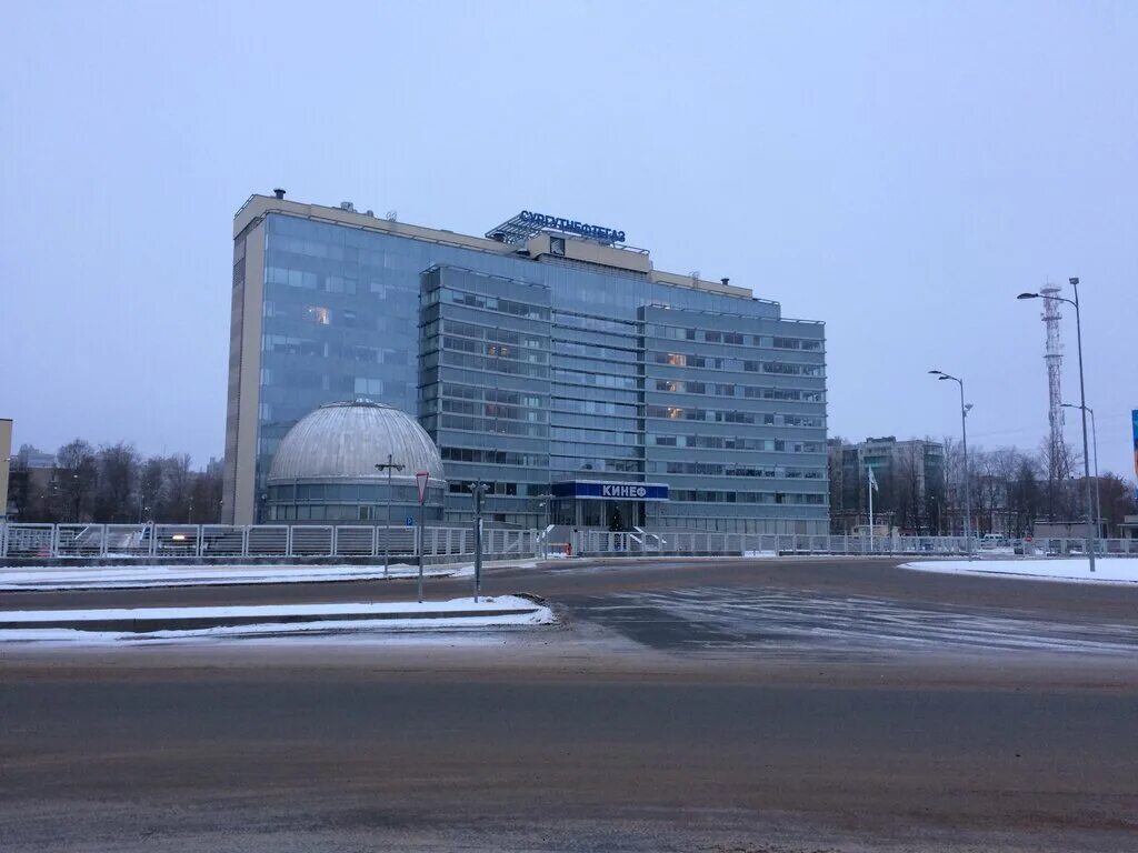 нефтеперерабатывающий завод в киришах ленинградской области. виды города кириши. нефтеперерабатывающего pfdjl rbhbib. организации кириши. завод кинеф кириши.