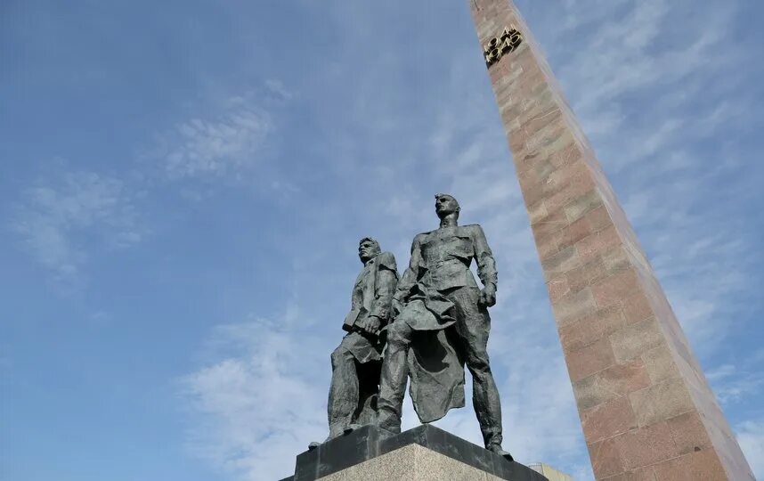 Памятник блокаде ленинграда. Мемориал ленинградская битва. Монумент битвы за ленинград. Синявинские высоты мемориал. Мемориал ленинградская битва.