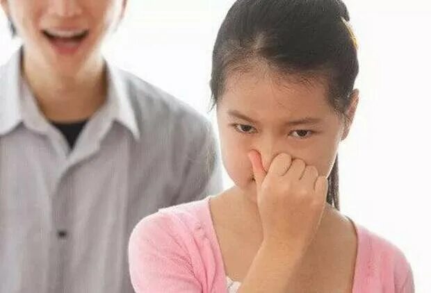Почему дети неприятно пахнет. Неприятный запах изо рта у ребенка. Детям о неприятных запахах.