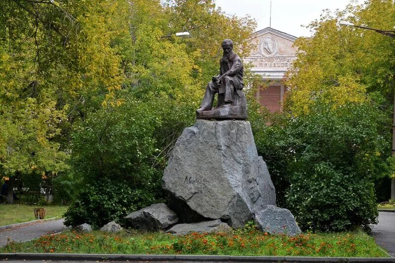 Памятник Бажову в Копейске. Бажова поселок Копейск. Копейск бажово