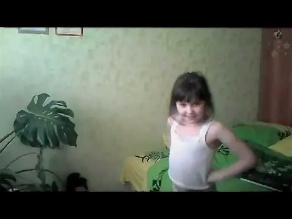 Веб камера нижнего белья. Маленький ребёнок на вебке. девочки перед веб камерой. девочки подростки перед веб камерой. видеозаписи без названия девочка.