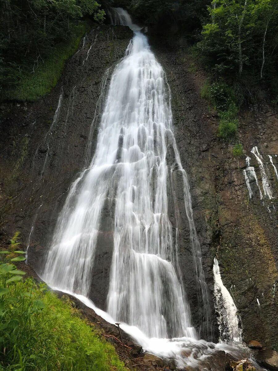 Водопад спахэт. Водопады игуасу 2560. Водопад 4к. Самурай водопад. Пейзаж водопад.