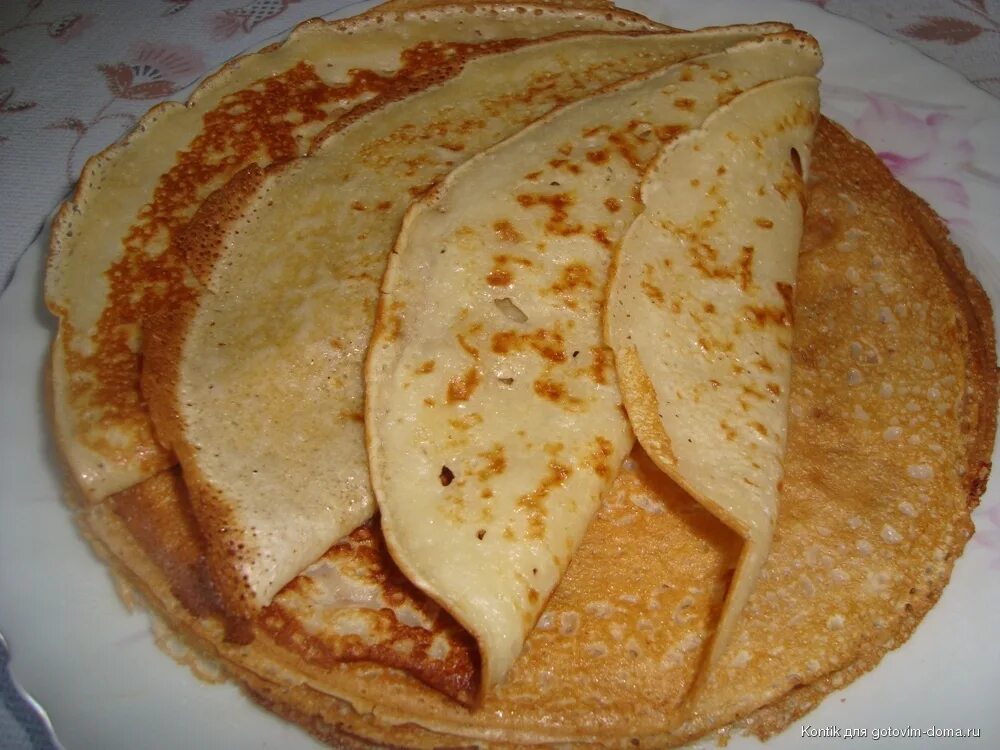 приготовление блинов. блины. блины из кукурузной муки на воде. блины из муки и молока. блинчики на молоке.