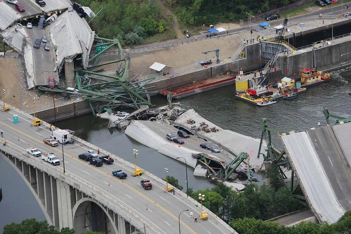 Мост в америке который рухнул. 35 W Bridge Collapse. Аварийные мосты Америки. Мост в Миннеаполисе. Инфраструктура США мост.
