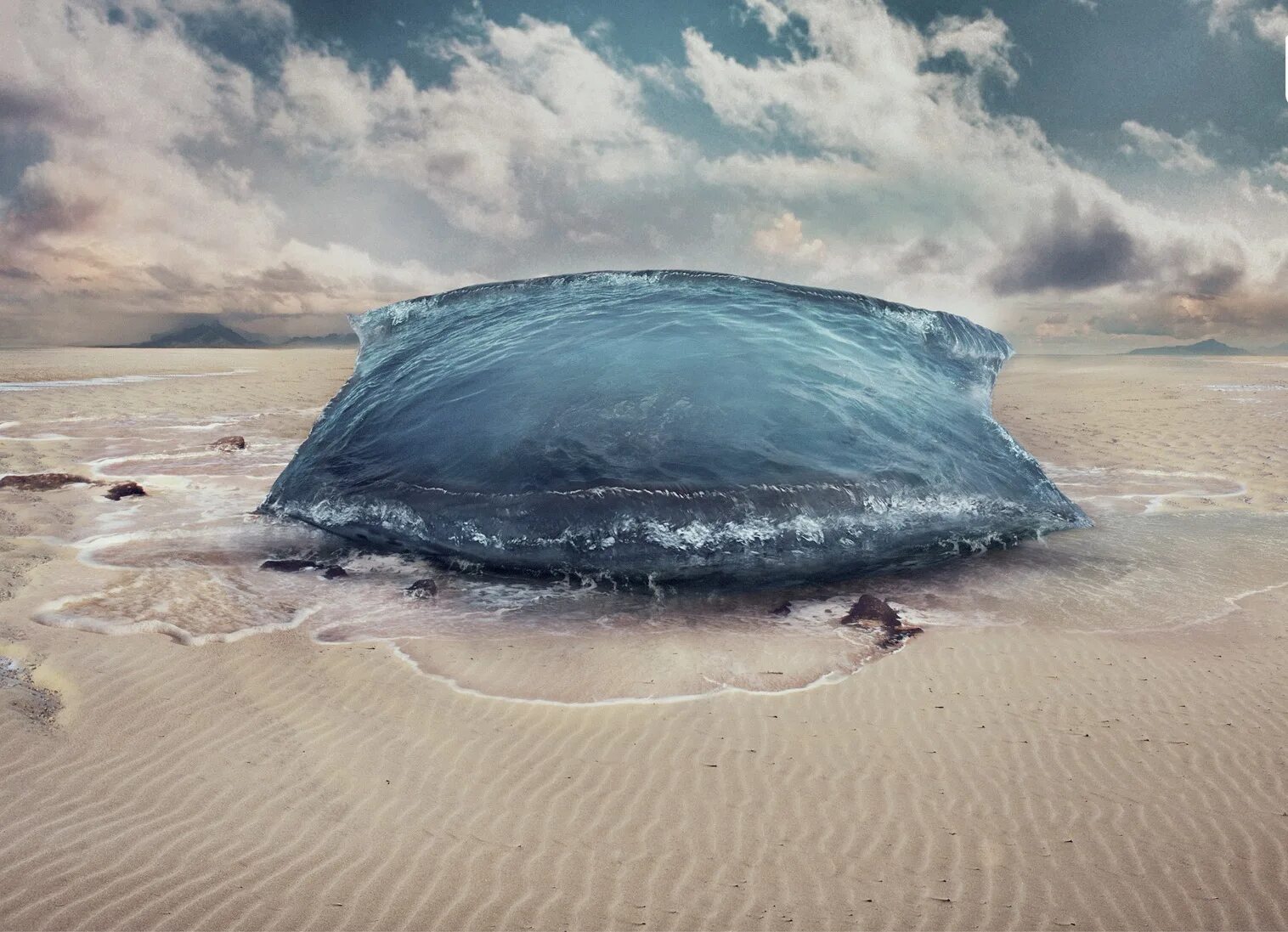 Баннер море. Sea реклама. Наполовину в воде. Свежесть океана. Заставка на рабочий стол рыбалка.