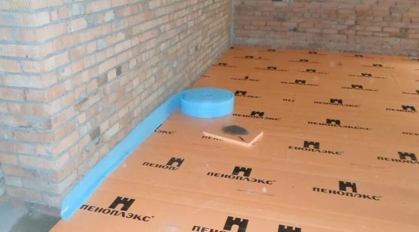 Стяжка пола на пеноплекс 30 мм. Утепление пола пеноплексом. Пеноплекс 30 мм под стяжку пола. Пеноплекс экструдированный пенополистирол укладка на пол. Пеноплекс для пола под стяжку.