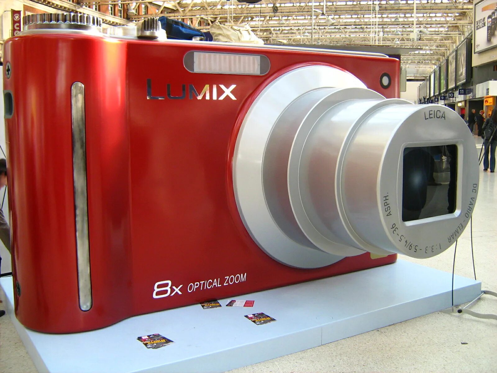 Камера видеонаблюдения. Гигант камера. Гигант камера мен фото. Камера гигант прокаченный. Очень большая камера.