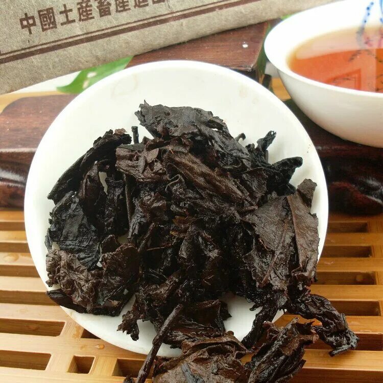 Листья пуэра. Пуэр Юньнань. Yunnan puer Tea. Юньнаньский чай пуэр. Мэнхай БРИК чай.