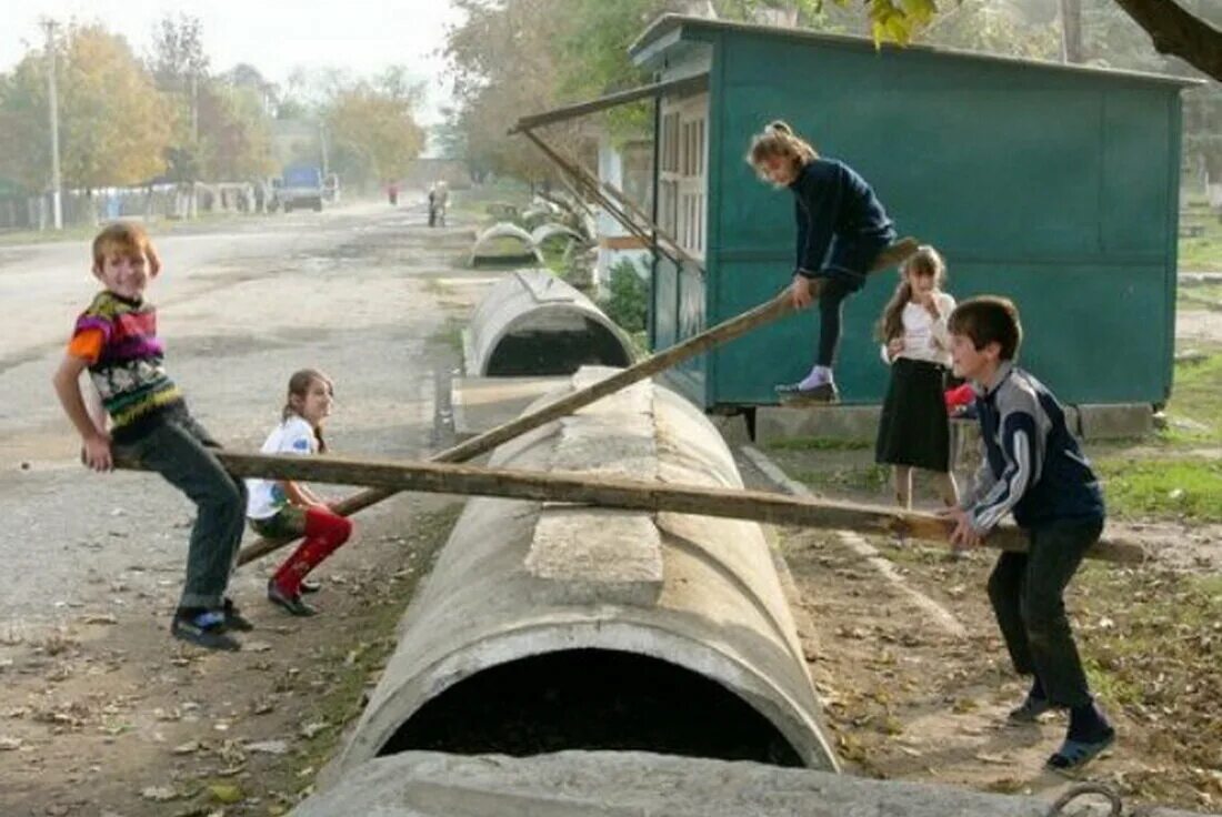 Двор без машин. Цепочки в массовых мероприятиях. Двор против. Двор против. Двор против.