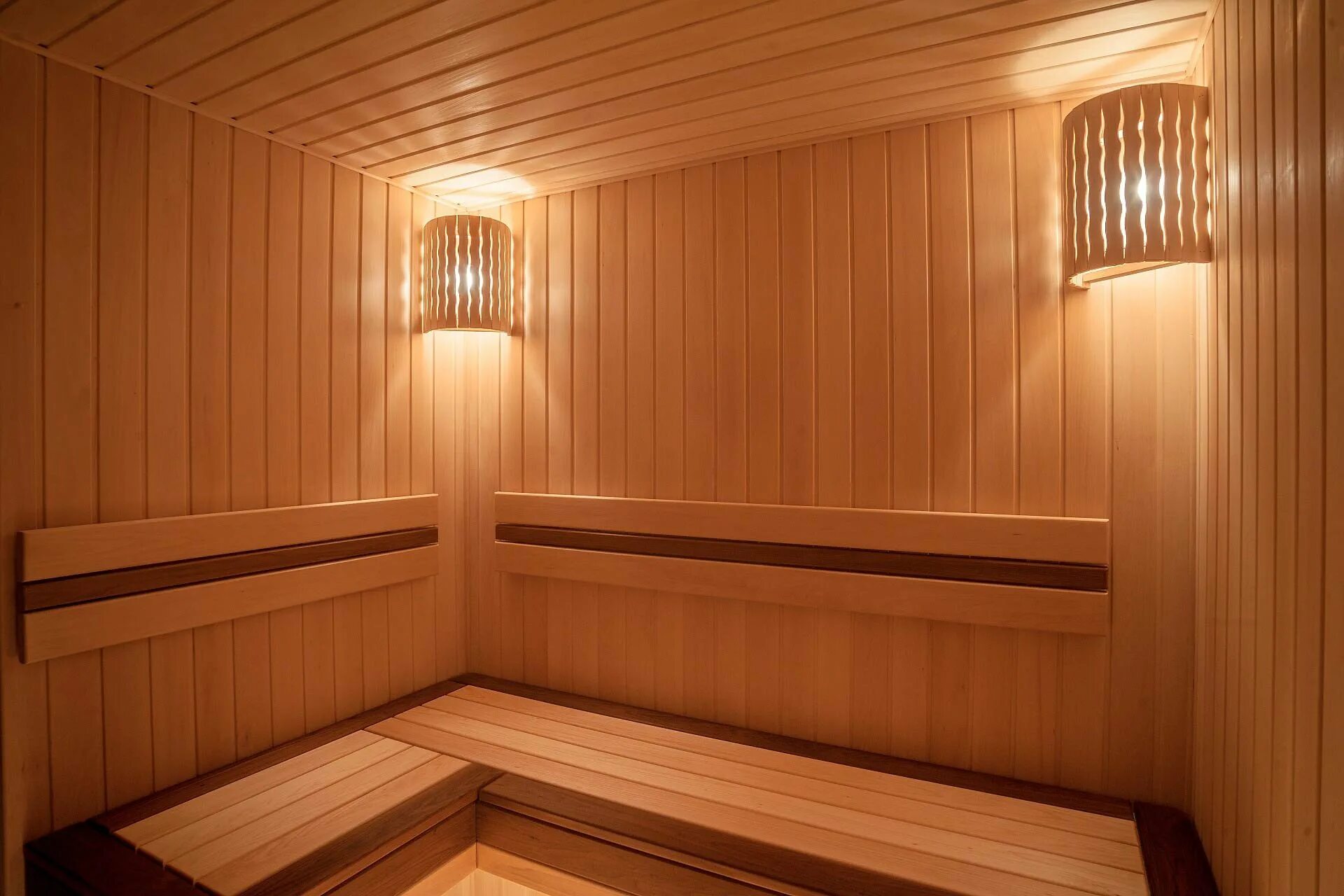 Отделка бани липой. Вагонка липа парилка. Отделка парилки. Парилка в бане. Парилка из липы.