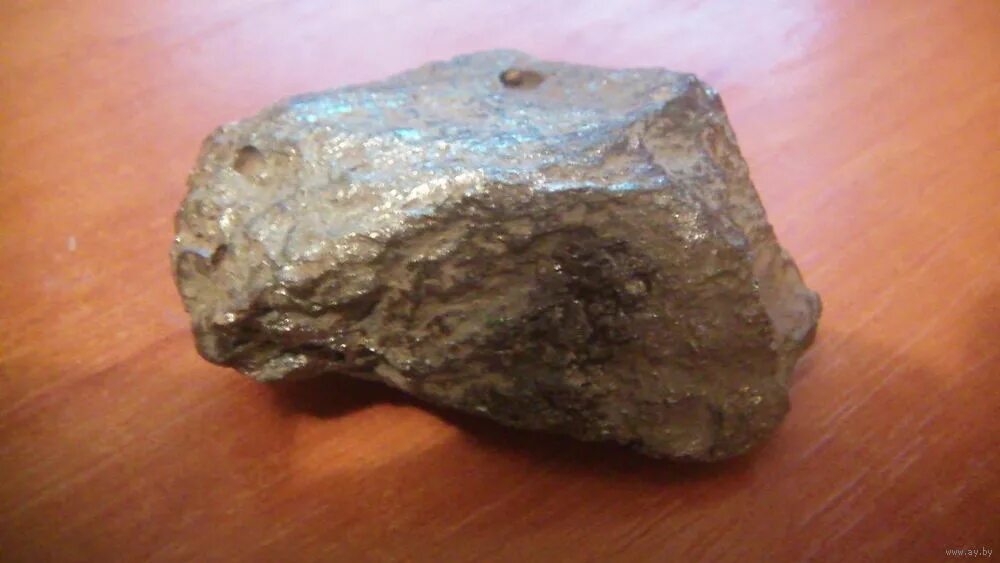 бронза магнитится или нет