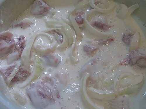 маринад для шашлыка. можно ли мариновать в кефире. кефирный маринад. кефирный маринад. мариновка шашлыка.