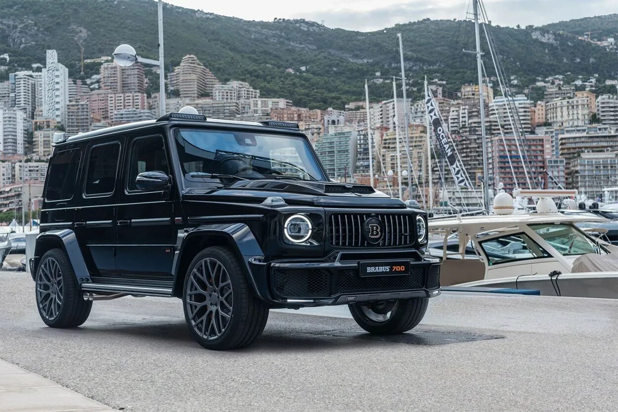 Гелендваген 2025. Mercedes g63 AMG Brabus. G63 AMG Brabus. Mercedes Benz g63 Brabus. G63 AMG Брабус.