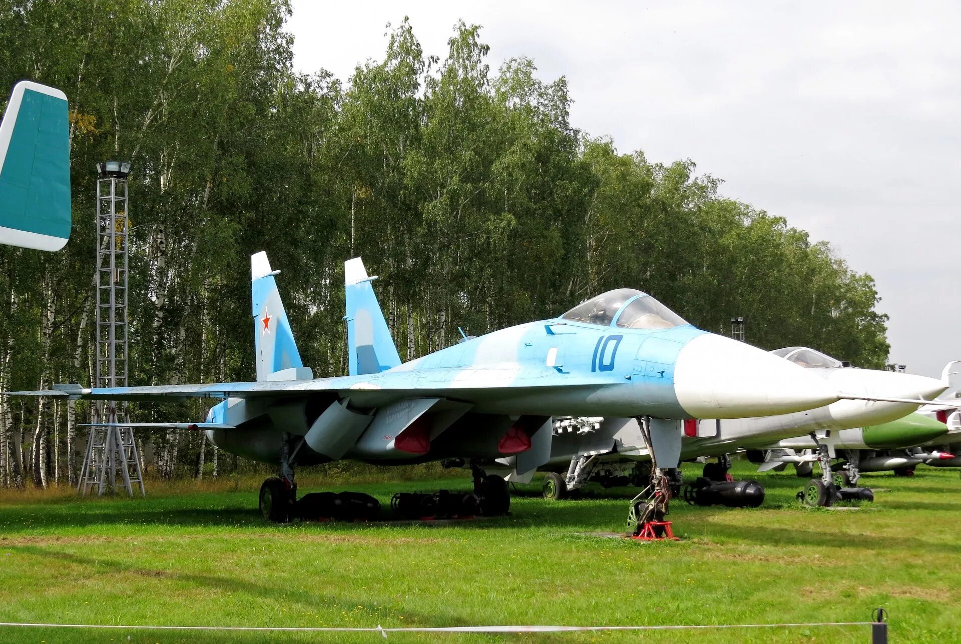 Су 27 1. Су-27 т-10. Т-10 прототип Су-27. Монино музей ВВС Су-27 (т-10). Су-27 первый прототип.