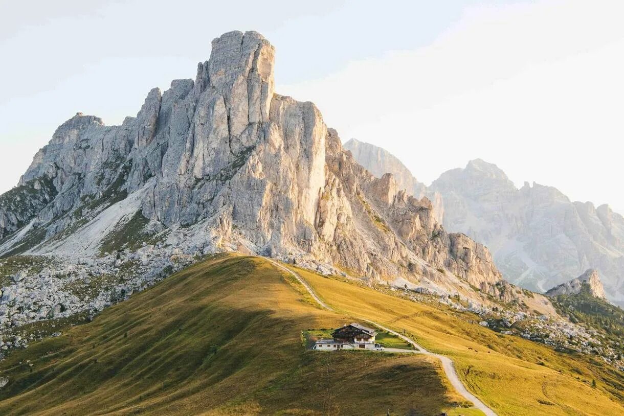 The highest mountain in europe. Чилдухтарон Муъминобод. Чилдухтарон в Таджикистане. Долина Чилдухтарон в Таджикистане. Доломитовые горы.