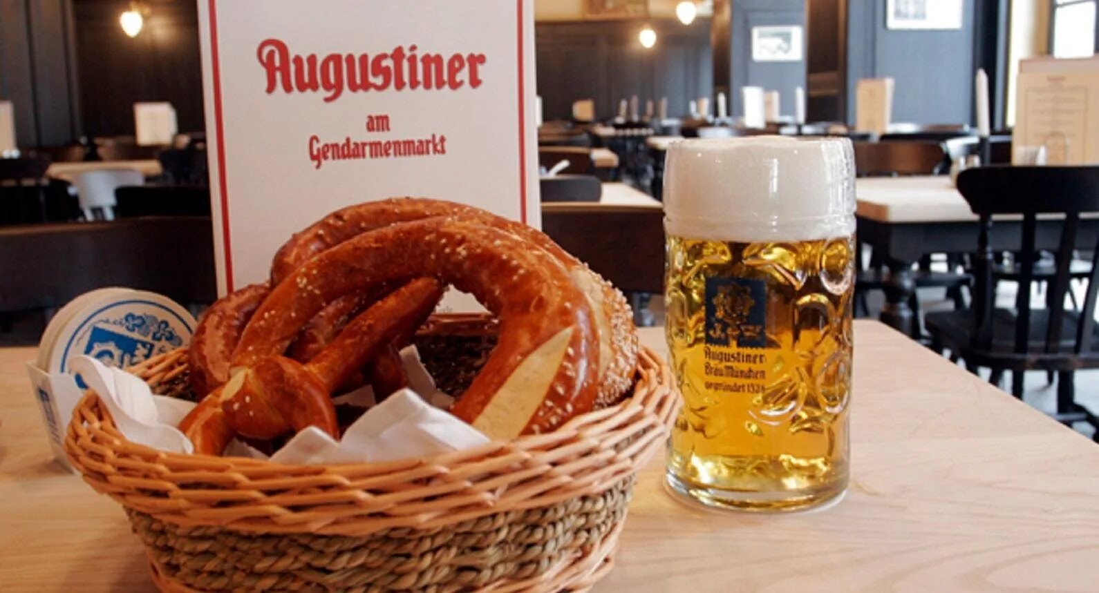 Augustiner Мюнхен ресторан. Пивная Августинер в Берлине. Августинер пиво фото.