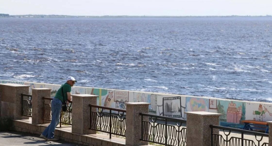 Уровень оби в нижневартовске в 2015 году. Набережная реки обь нижневартовск. Нижневартовск паводок 2015. Река обь хмао. Река обь нижневартовск.