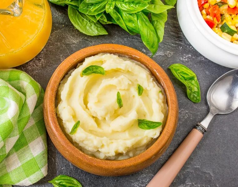 Пюре из картофеля и капусты. Пюре из капусты. пюре из цветной капусты. пюре из цветной капусты и картофеля. пюре из цветной капусты подача.