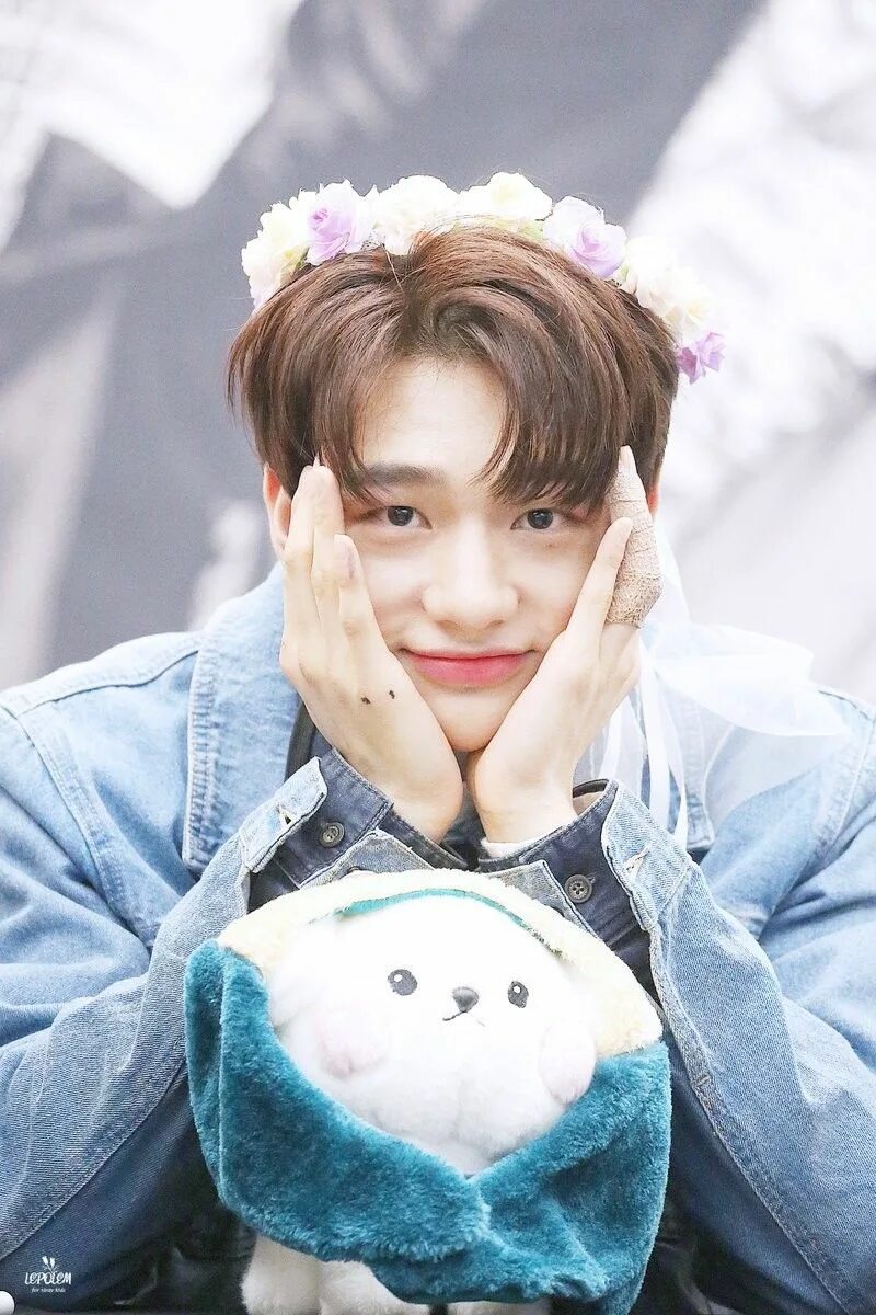 Хван хенджин stray kids. Хён джин stray kids. Милые stray kids. Хенджин из stray kids. Джисон стрей.