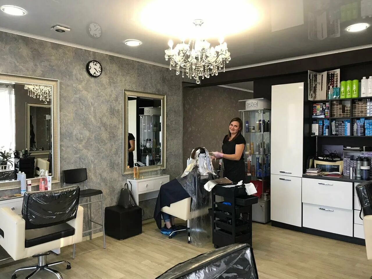 Студия красоты томск. Сакура салон красоты на ленина. Парикмахерская цирюльник подольск. Студия красоты томск. Фрунзе 25 томск салон красоты.