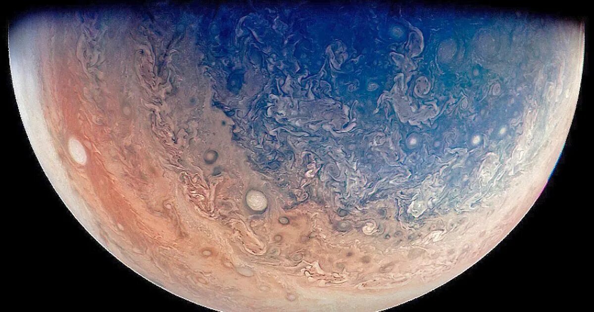 Фотография самой большой планеты. Юпитер (Планета) спутники Юпитера. Южный полюс Юпитера. Снимки Кассини Юпитер. Юпитер астрономия.