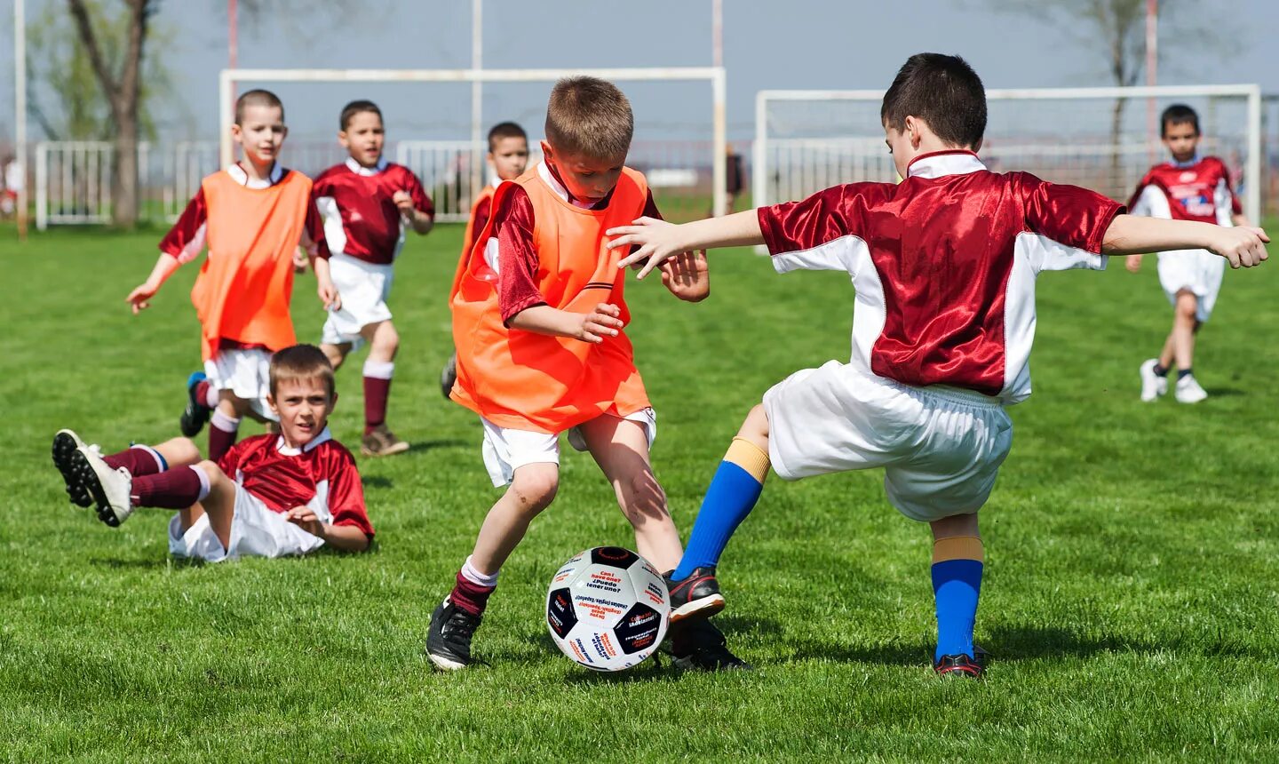Детский футбол. Футбол дети. Спортивные дети. Дети играющие в футбол. Футбол играть турниры