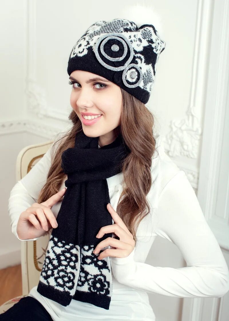 Комплект шапка и шарф. Шапка и шарф Малинка. Фабричный набор шапка шарф женский в интернет магазине. Купить шапку и шарф комплект красивый.
