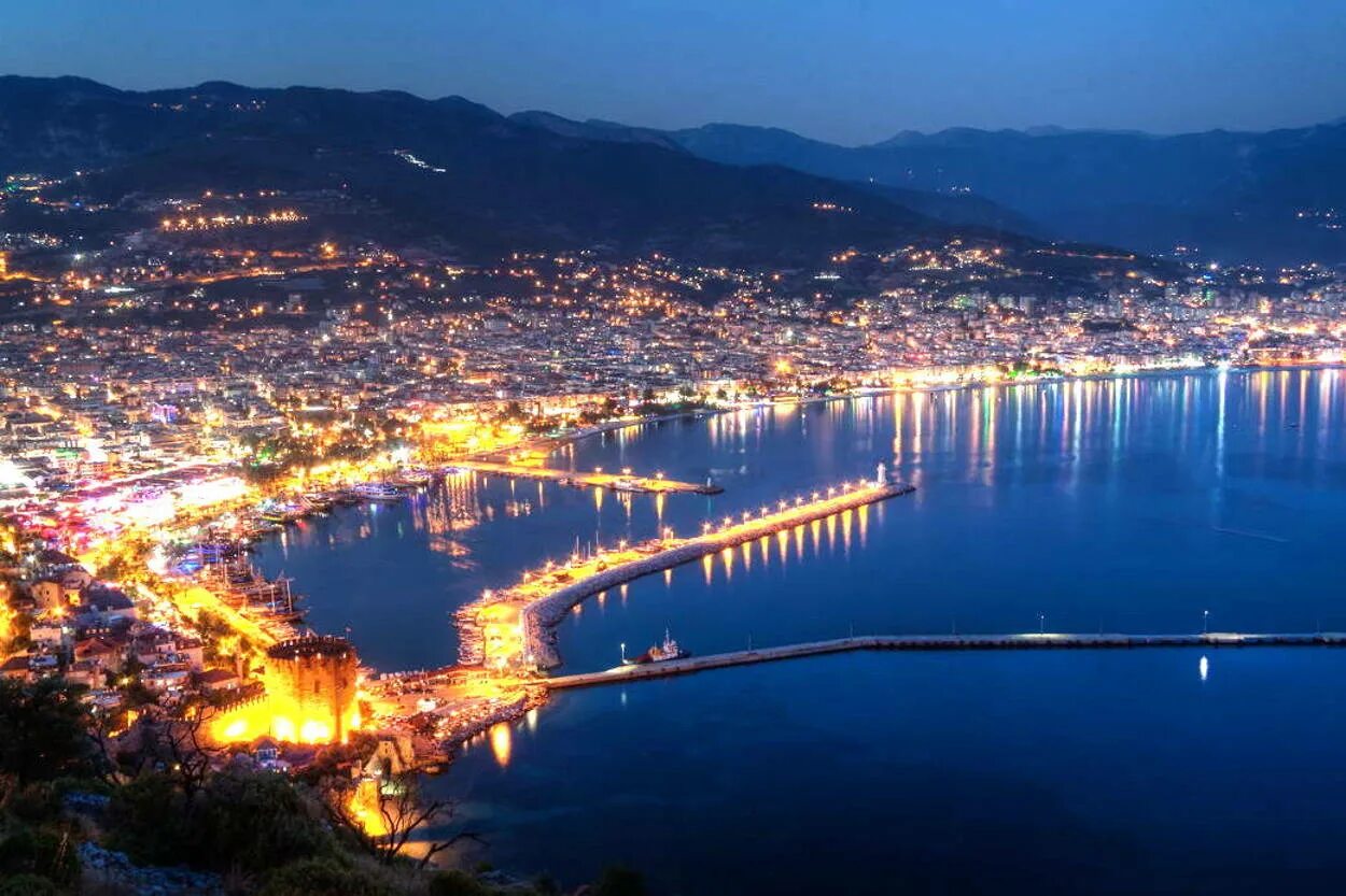 Alanya turkey. Аланья (Турция). Ночная Турция Аланья. Аланья Турция ночью. Ночная Анталия.