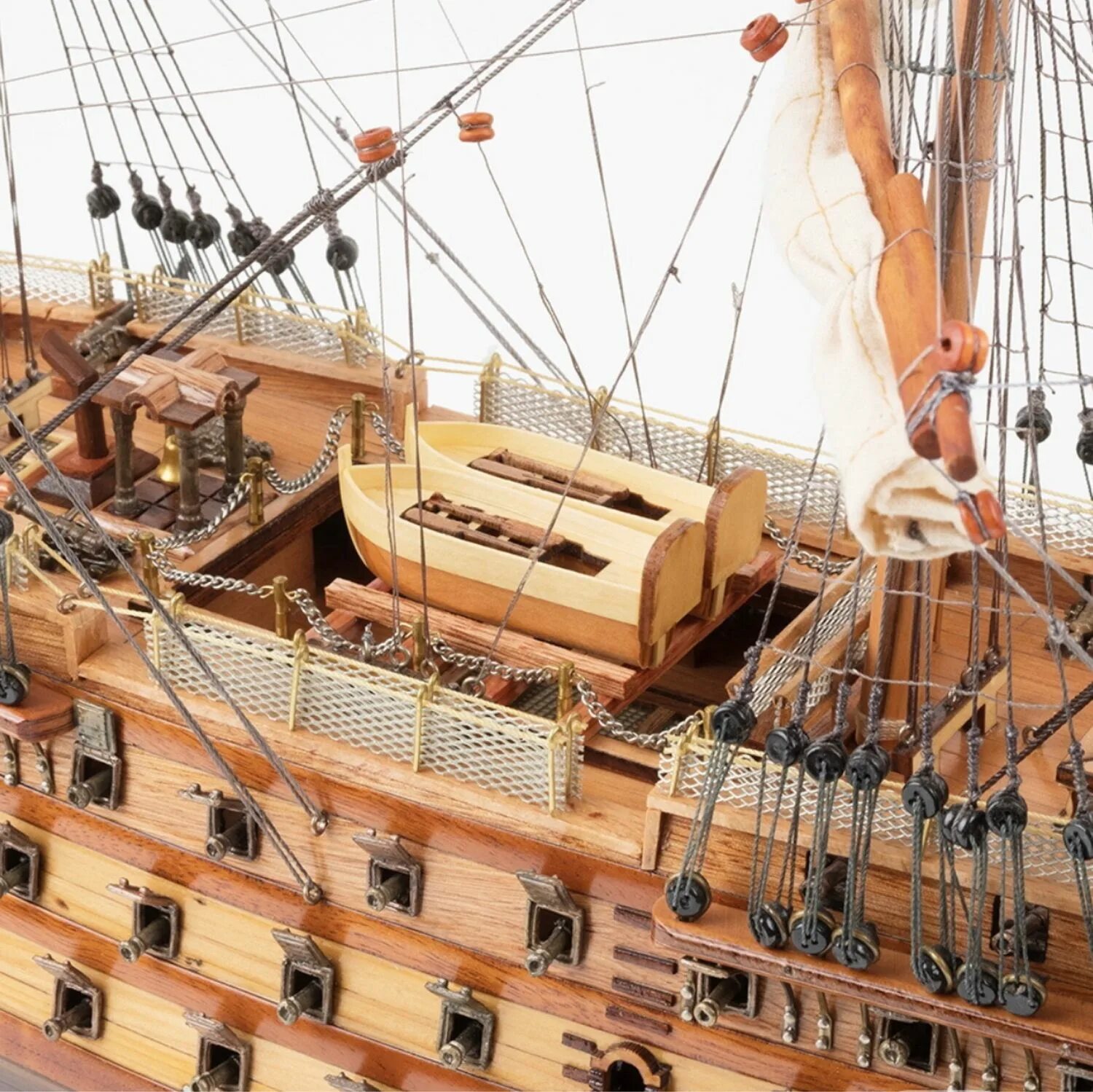 Сборка деревянных кораблей. Деревянный корабль HMS Victory. Сборная модель корабля HMS Victory 1:84. Деревянная модель корабля HMS Victory. Модель корабля HMS Victory.