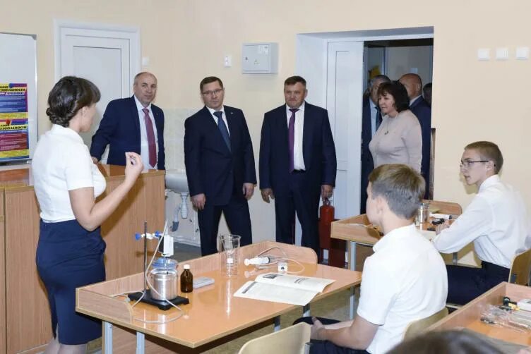 Воронин владимир ильич ишим. Глава администрации ишимского района тюменской области. Тюменская линия. В ишиме орг. Мфц ишим.