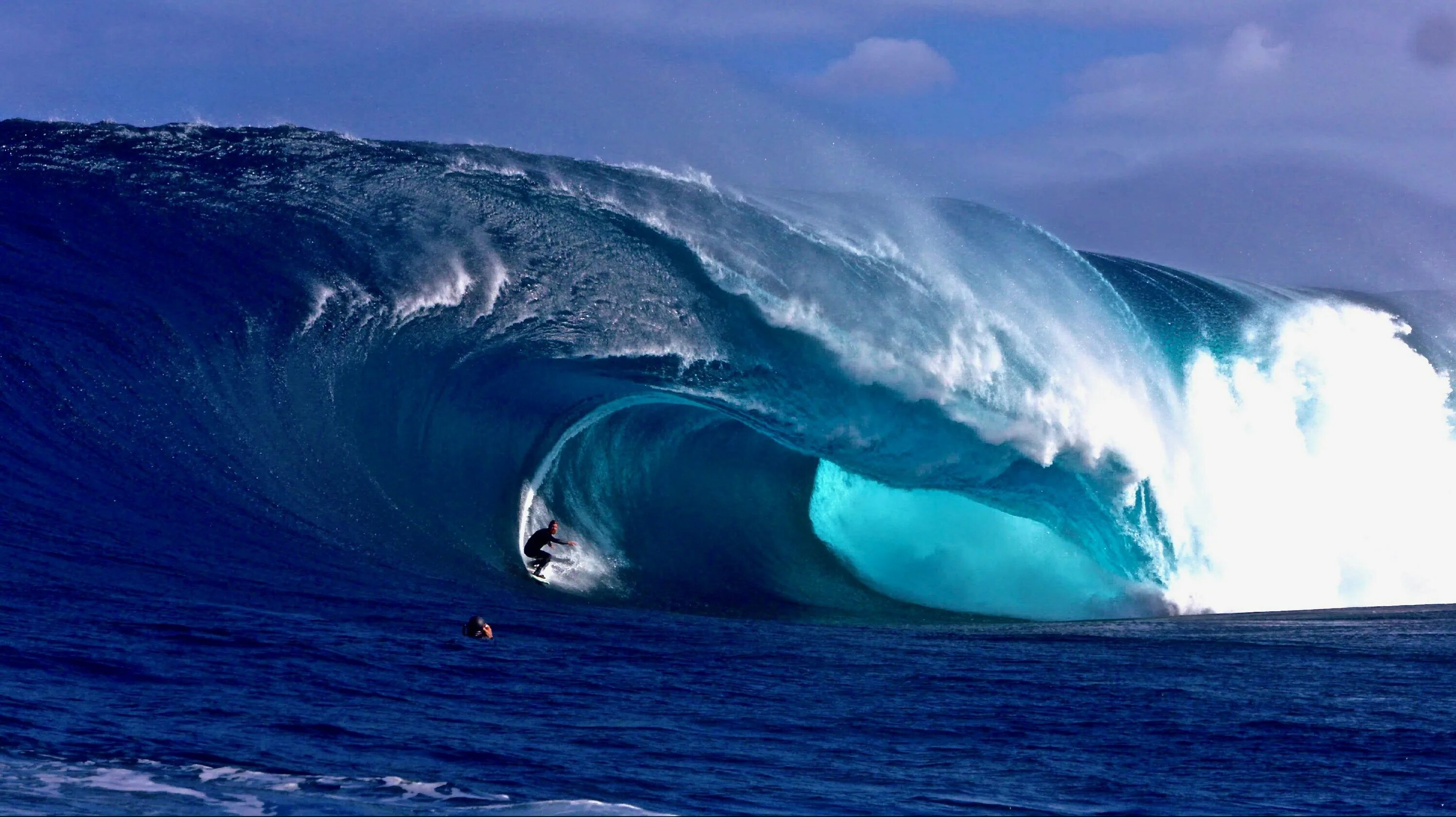 Сонник волна огромная. Волна Теахупу. Огромные волны. Самая высокая волна в мире. Дух океана.