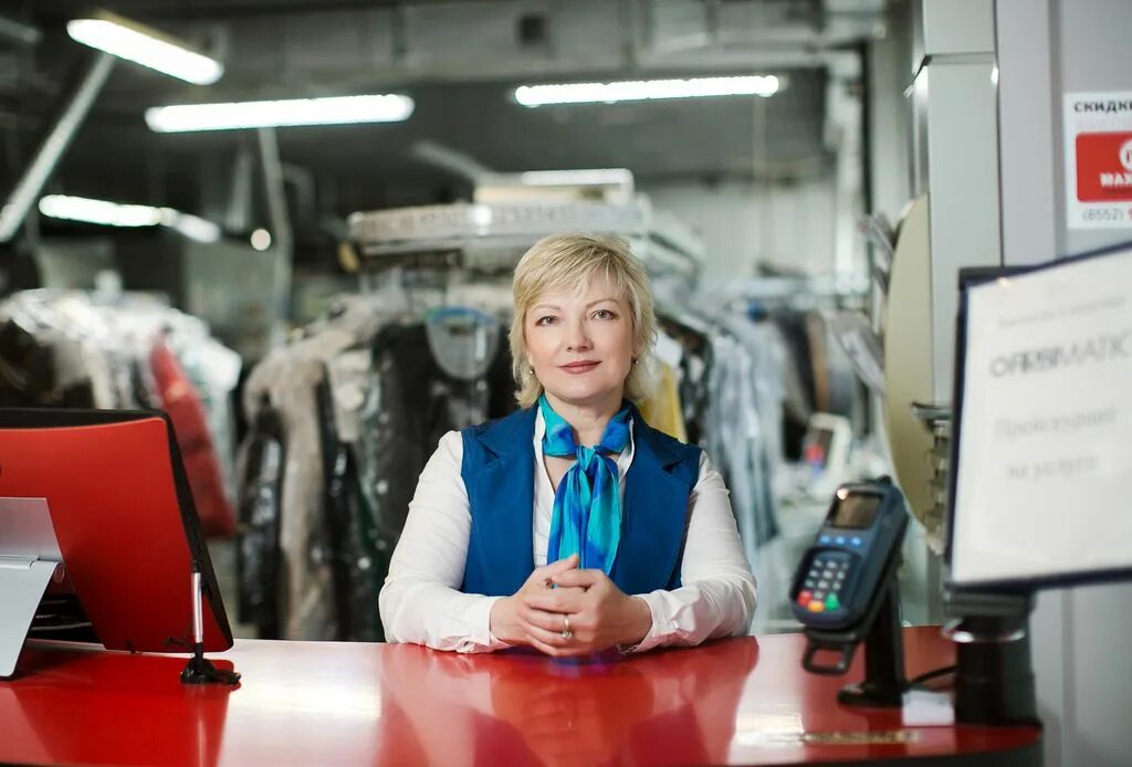 Вещи в прачечной. Химчистка лотос ишим. Химчистка прачечная москва. Химчистка прачечная. Химчистка одежды набережные.
