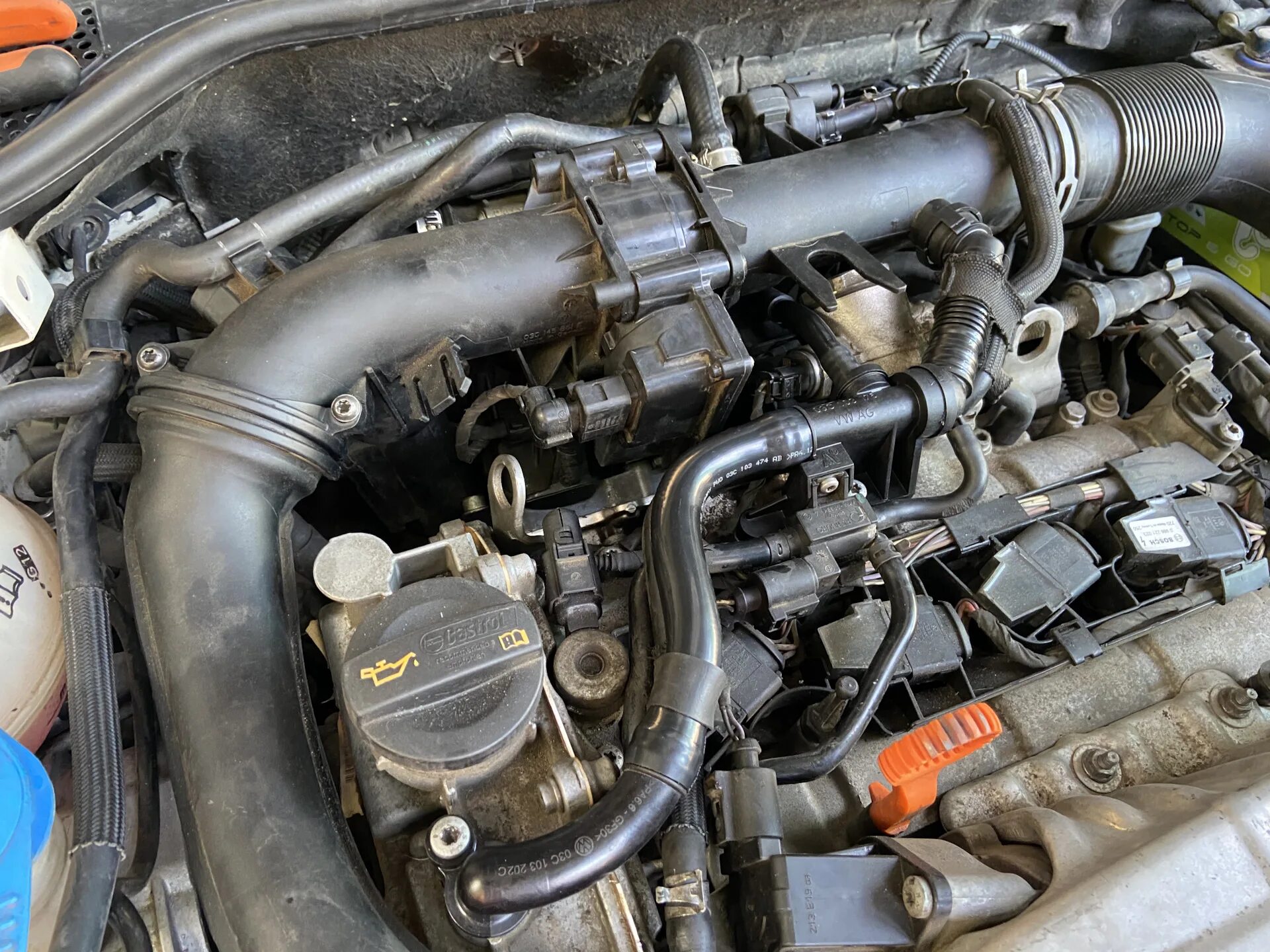 Картерные газы 1.4 tsi. Клапан вкг 1.4 tsi. клапан вентиляции картерных газов тигуан 1.4. вкг фольксваген 1.4 tsi.