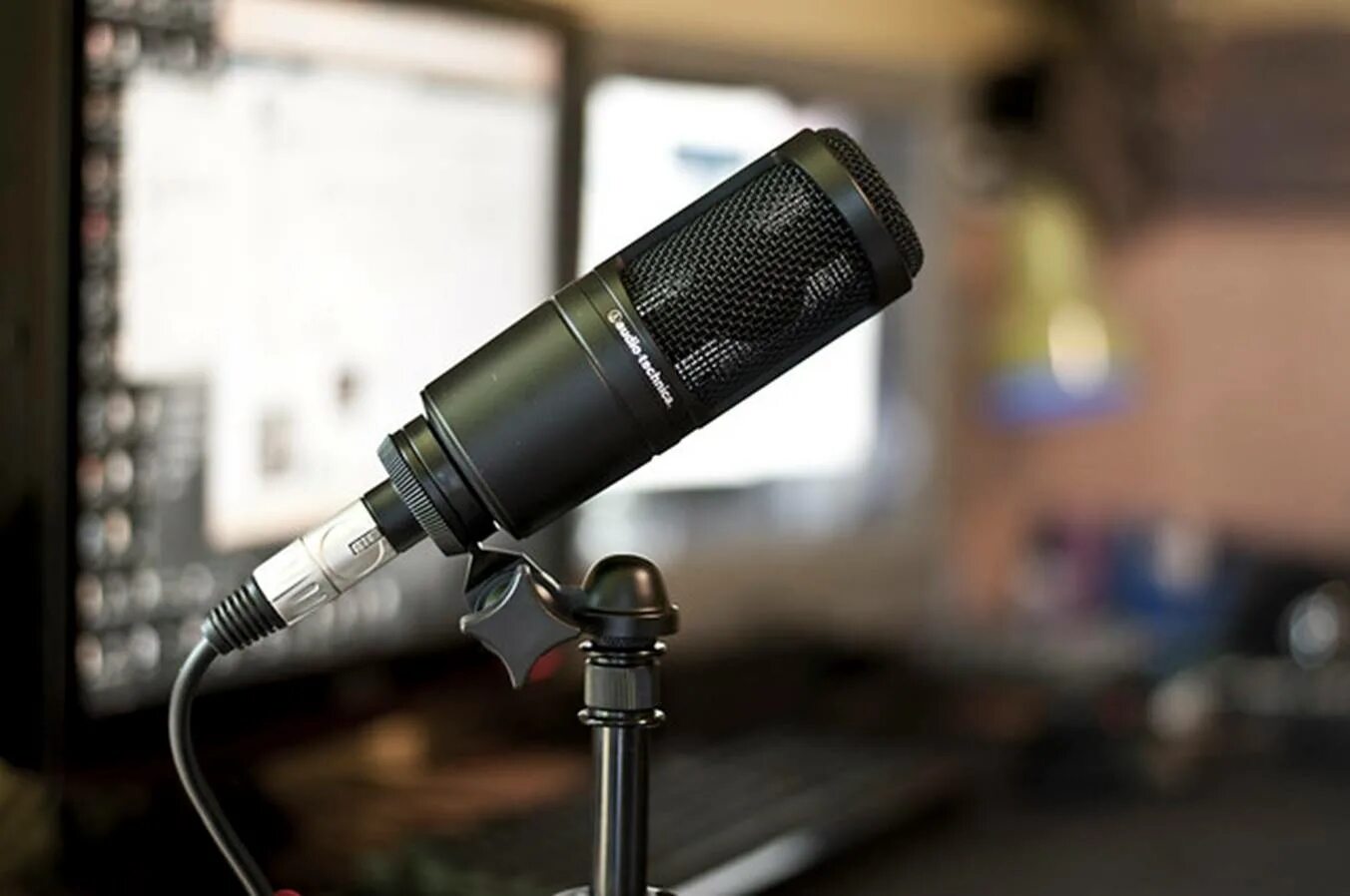 Какой микрофон для караоке. Audio-technica at2025 xlr. микрофон audio-technica at2025. audio technica 2025. akg dst99s.