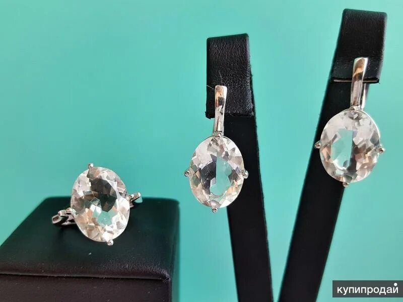 Серьги с горным хрусталем в серебре. Комплект горный хрусталь. Горный хрусталь, расщепленный. Украшения из горного хрусталя. Бижутерный сплав и горный хрусталь.