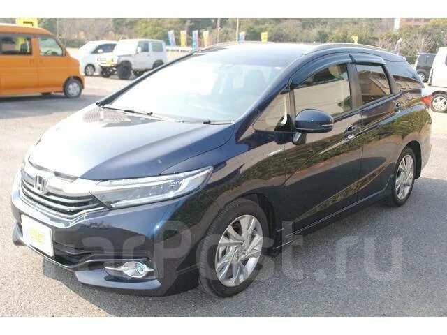 Honda Shuttle 2017. Honda Shuttle 1.5 CVT, 2017. Honda шаттл 2018. Honda Shuttle Hybrid с дефлектором на капоте.