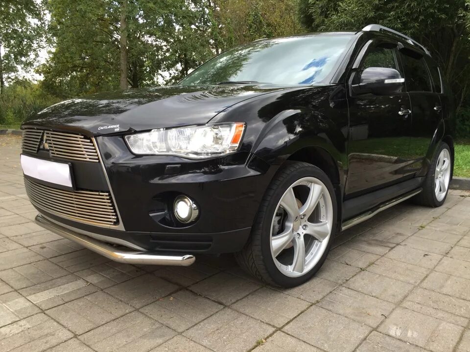 Мицубиси аутлендер хл 2010. Mitsubishi Outlander XL 2011. Outlander XL 2010. Митсубиси Аутлендер 2010. Mitsubishi Outlander XL 2010 колонки.